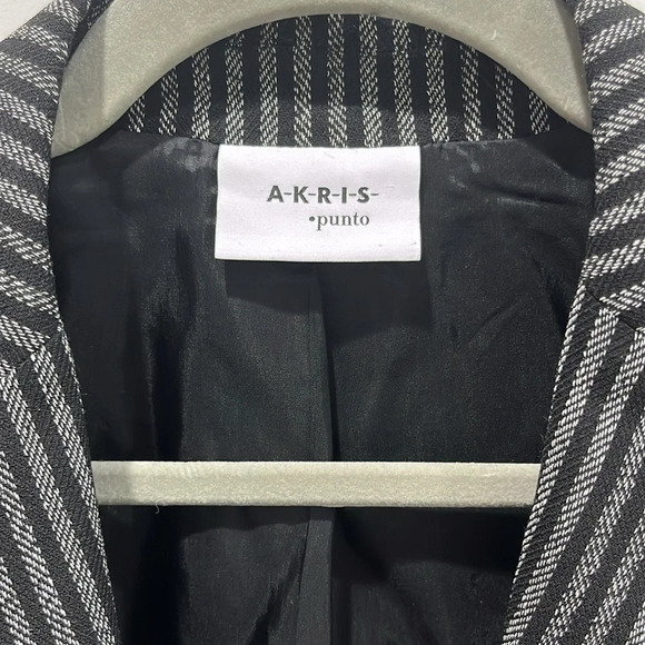 Akris Punto Pinstriped Black Blazer Sz 6 - Picture 3 of 8